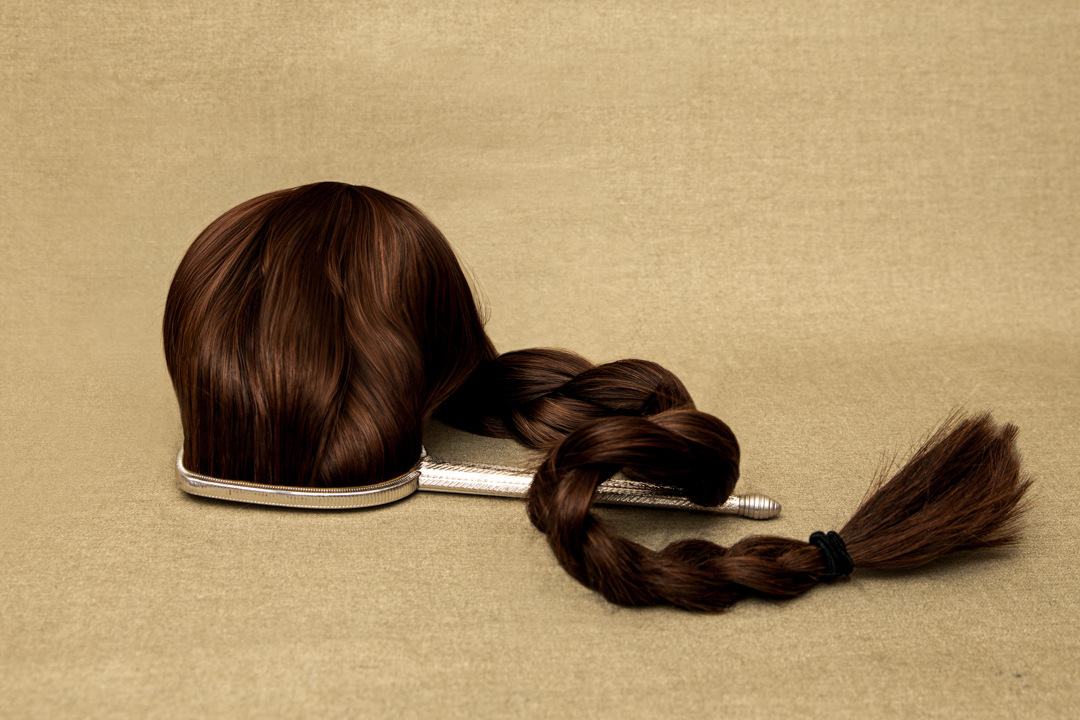 Petra Mwaro_After Rene Magritte, Hairbrush interieur embrace yourself